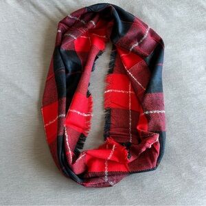 NEW E+M Boutique Plaid Fringe Infinity Scarf
